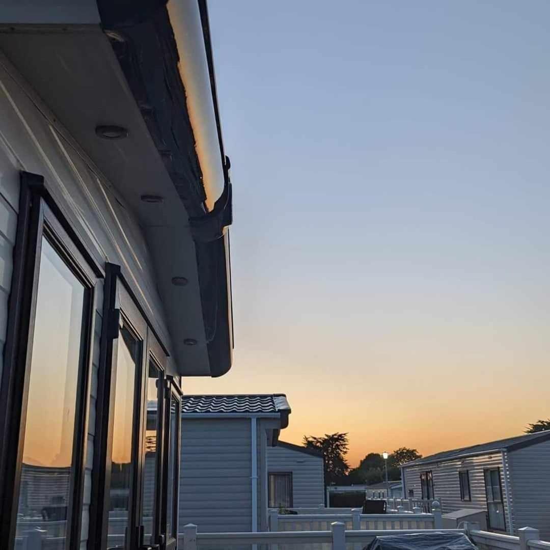 Isabel'S Retreat Apartment Mudeford Bagian luar foto