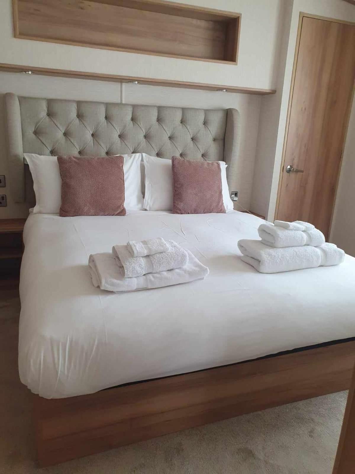 Isabel'S Retreat Apartment Mudeford Bagian luar foto