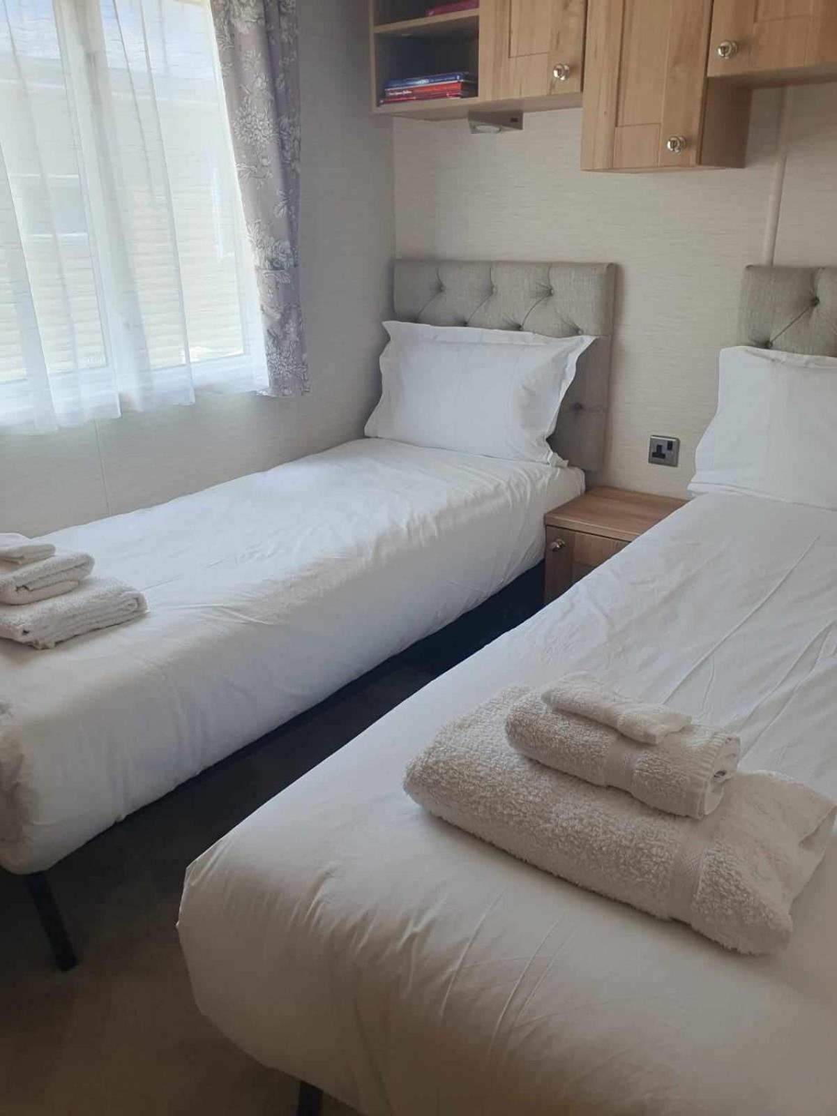 Isabel'S Retreat Apartment Mudeford Bagian luar foto